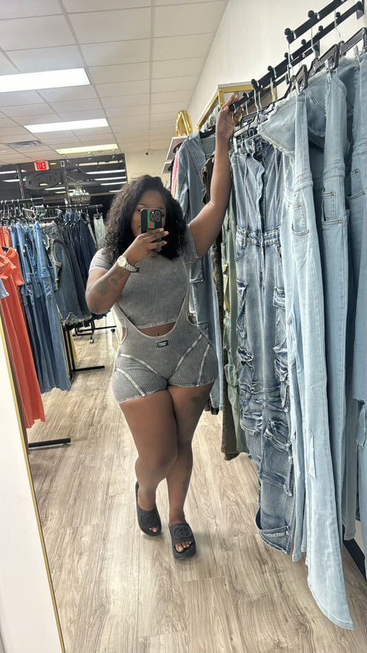 “Top in Suspender” Set